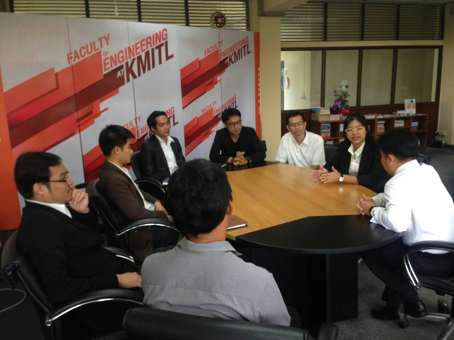 ผู้บริหารคณะวิศวกรรมศาสตร์และเทคโนโลยีอุตสาหกรรม หารือร่วมกับผู้บริหารคณะวิศวกรรศาสตร์ ผู้บริหารคณะวิศวกรรมศาสตร์และเทคโนโลยีอุตสาหกรรม หารือร่วมกับผู้บริหารคณะวิศวกรรศาสตร์