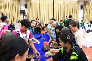 อบรมทำภาชนะจากวัสดุธรรมชาติ เพชรบุรี
