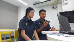 นักศึกษาวิศวกรรมเครื่องกล มรภ.เพชรบุรี นำเสนอผลงานเท้าเหยียบพะอง